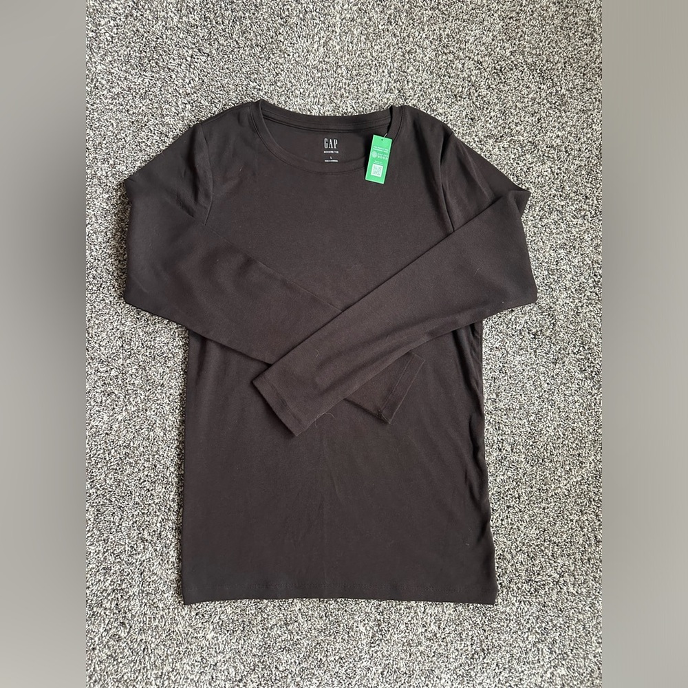 NWT GAP Modern Crewneck Long Sleeved T-shirt